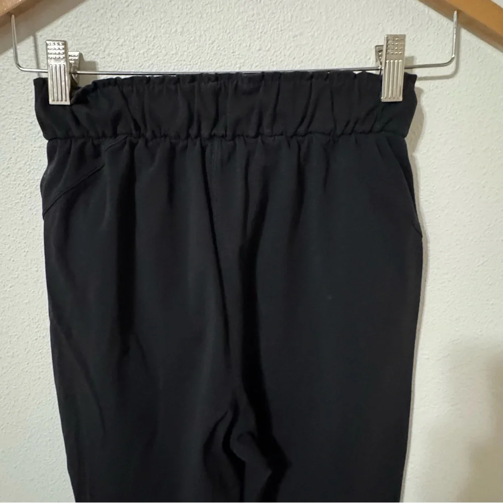 Lululemon Stretch High-Rise Jogger Black Drawstring Pockets Workout Gym-2